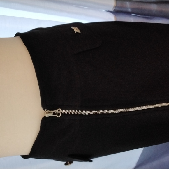 Ladies black zippered skirt with button detail - Picture 2 of 8